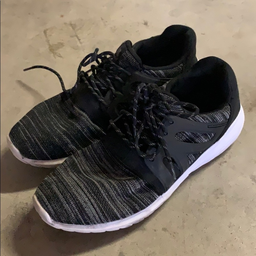 Used Avis Shoes